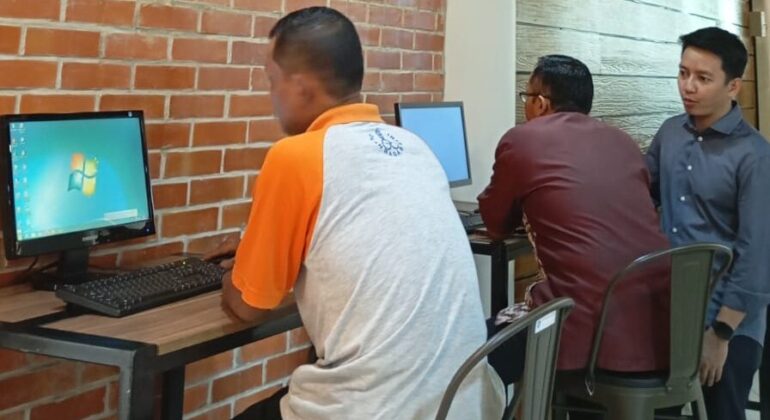 Pelatihan Pengenalan Perangkat Komputer dan Microsoft Word bagi Tenaga Kependidikan