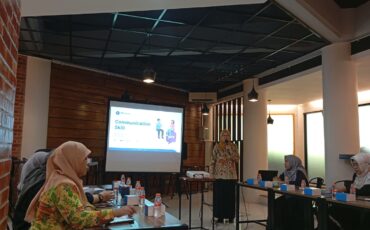 Pelatihan Komunikasi Efektif dalam Customer Service bagi Tenaga Kependidikan